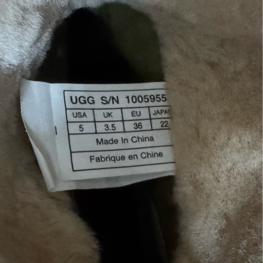 UGG Layna Sheepskin Cuff Winter Boots Size 5 - Picture 2 of 11